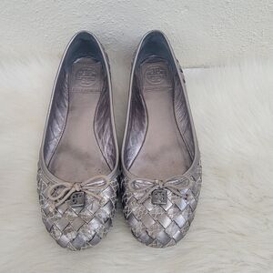 Tory Burch  woven leather Silver Metallic flats Wmns Sz 6.5